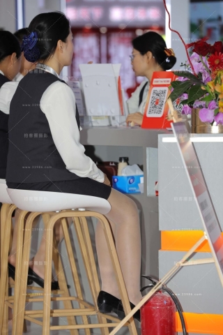 金融公司的rou丝职员坐姿