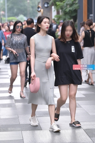 贴身的针织裙美女