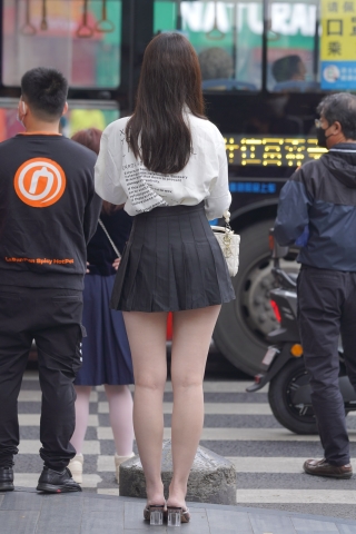 百褶裙美女【原图+视频】MO_1034T