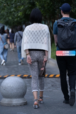 【小默赛帖】1667★豹纹裤美女★