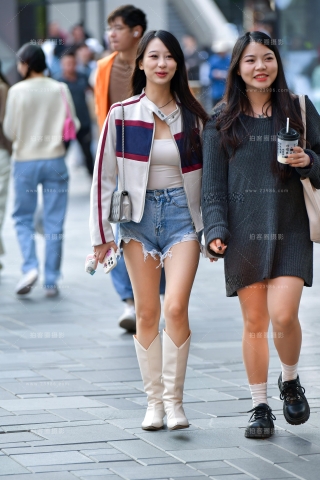 ★聊天逛街热裤美女