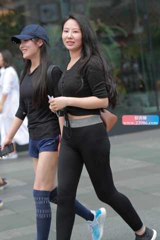 【凯恩赛贴】紧身裤美眉 有点害羞