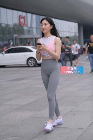 灰色健身库女孩