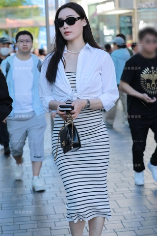 性感黑白条包臀裙