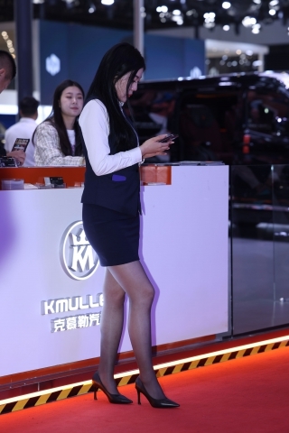 20250429黑丝女销售