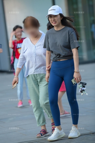 【街拍之魂赛帖】蓝色紧身