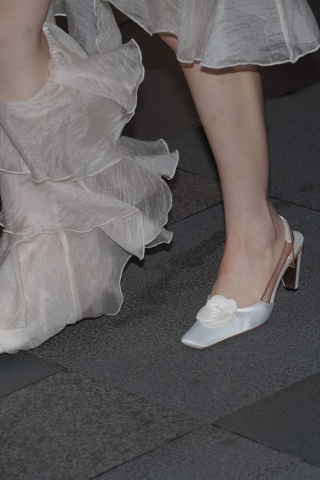 夜拍白皙的拼接群美女