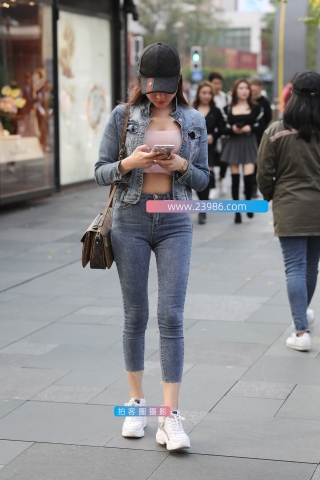 【凯恩赛贴】接地气的修身牛仔搭配