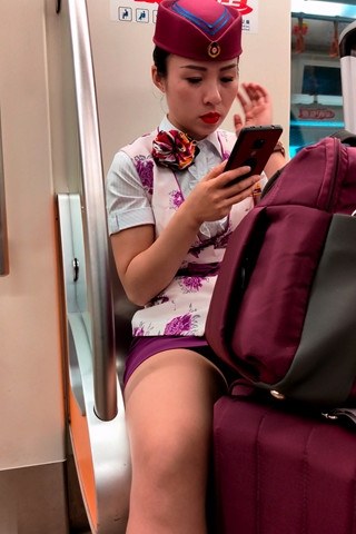 成都局熟女气质乘务员坐姿豪迈经典地铁视频（视频版）