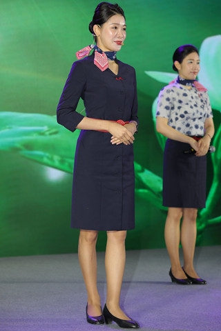 资深空姐有一种成熟职业韵味美（完整版）