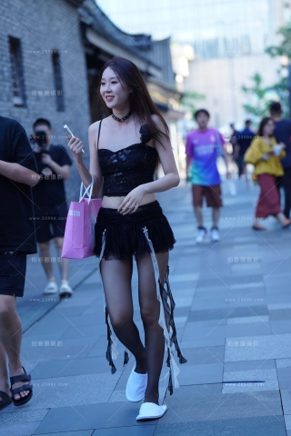 穿一次性拖鞋的嘿丝美眉