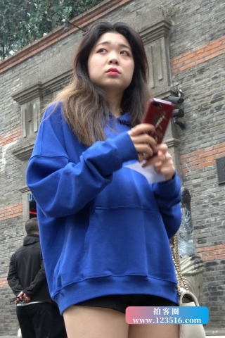 4K - 街拍蓝色卫衣、长靴美腿姑娘 [2.03 GB/MP4]（视频版）