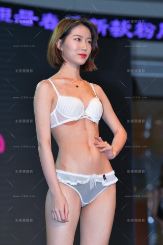 【视觉冲击赛贴】商场内衣SHOW，一模二套