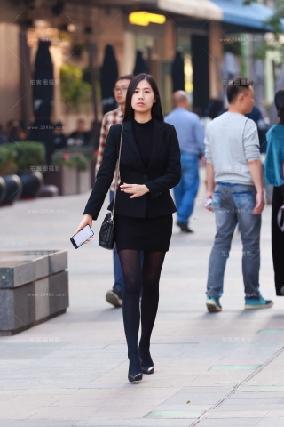 性感黑丝长腿高跟女子