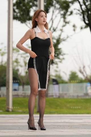 油亮丝长腿高跟网红美女---雯雯