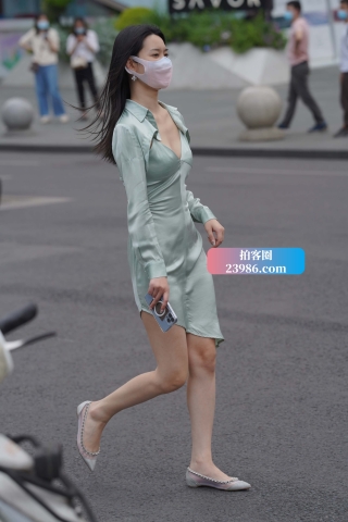 街拍好身材小姐姐