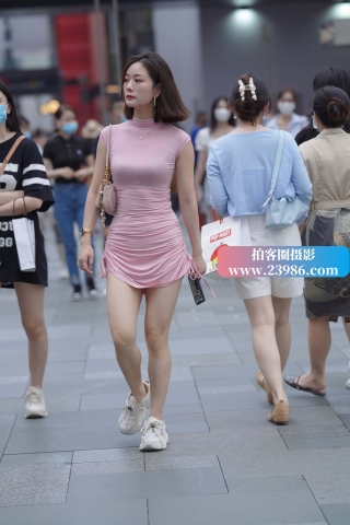 街拍粉色群小姐姐