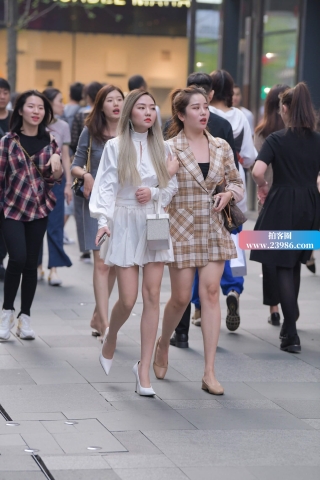 亲切的邻家小妹