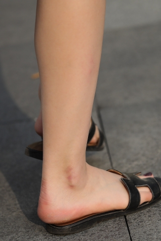 热裤包裹下的性感T 垂涎欲滴的肌肤