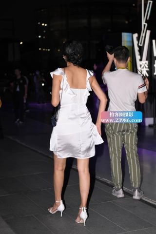 深圳时装周---白裙白色高跟鞋