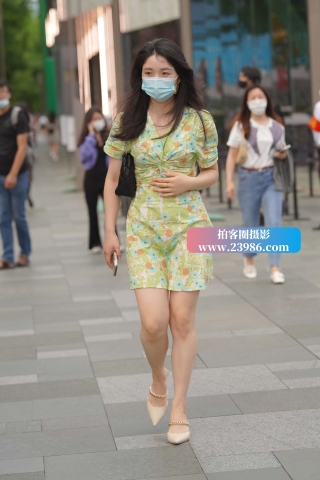 搭讪碎花连衣裙美姐