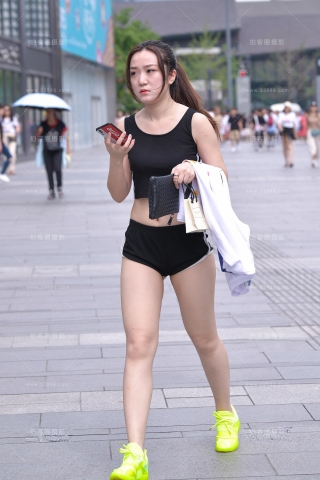 【视觉冲击赛贴】难得遇见的性感热裤套装美眉