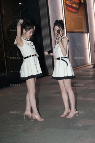 肤白貌美双胞胎姐妹