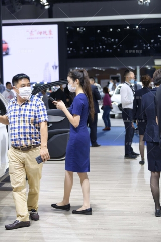 卖车的长马尾辫邻家小妹