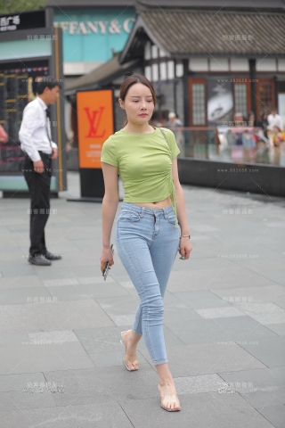 牛仔翘臀的优势 优美的身姿曲线