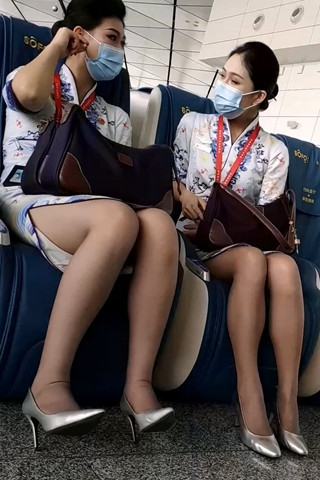 质感灰色丝高跟海航空姐按摩椅上聊天（视频版）