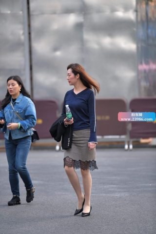 包臀裙肉丝袜高跟街拍美女
