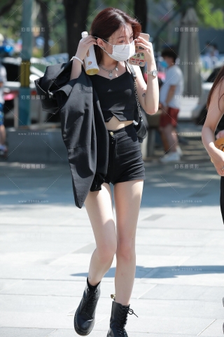 黑色热裤Y Y小姐姐