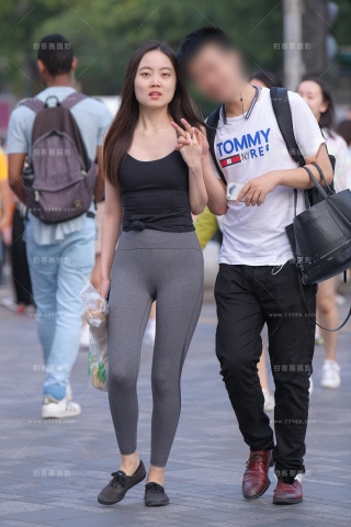 【街拍之魂赛帖】这才是蜜桃臀