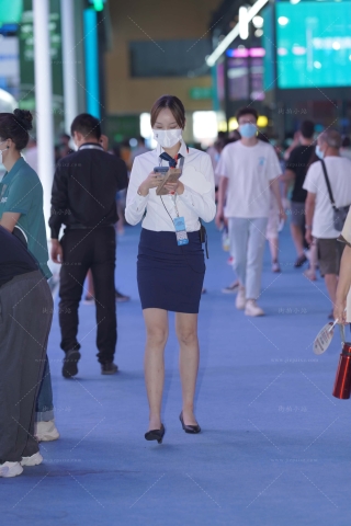 通勤装销售顾问小姐姐