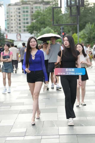 街拍成熟型大白腿美女姐姐