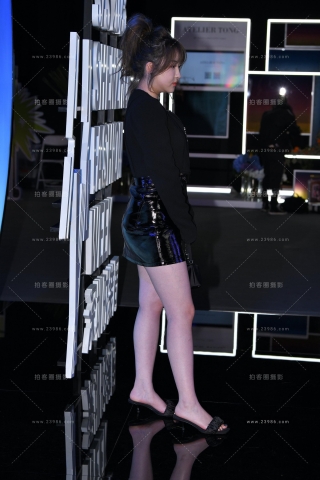 皮短裙极品白皙美腿美女 第二篇