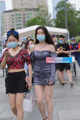 高跟，大白腿美眉