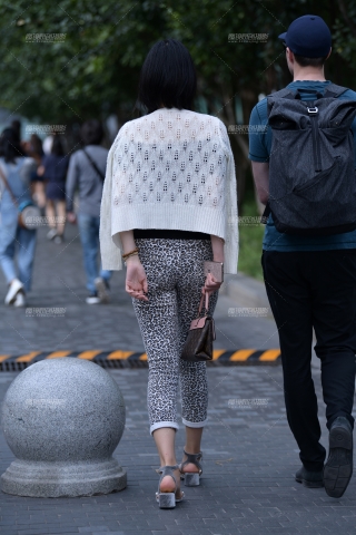 【小默赛帖】1667★豹纹裤美女★