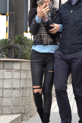 4K 街拍性感的皮裤御姐 2 [821 MB]（视频版）