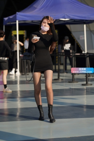 街拍性感的紧身包臀裙美眉