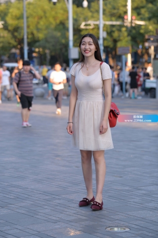 搭讪街拍连衣裙小姐姐