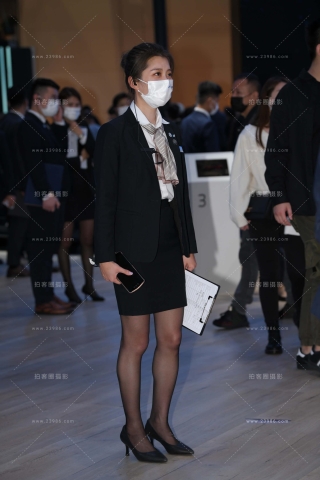 卖车的黑色丝制服美女