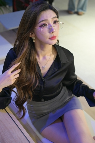 一悠悠制服美腿