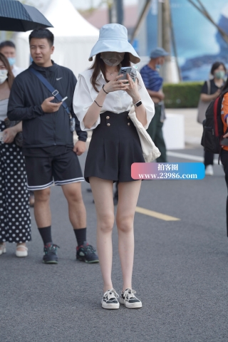 防晒措施做得不错，这么白~