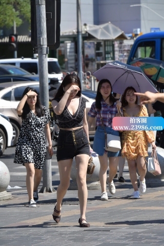 街拍美腿高跟美女