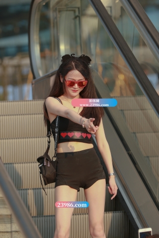 【视觉冲击赛贴】黄昏下的纤细美腿MM