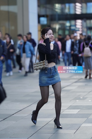 街拍嘿丝牛仔裙高跟朲槭