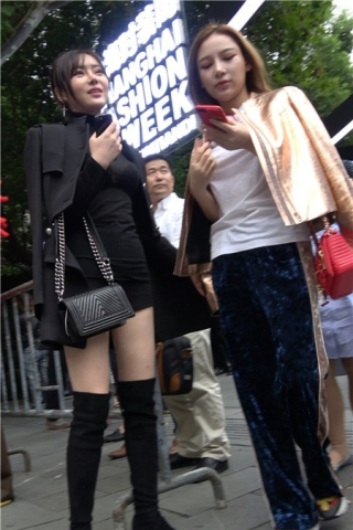 4k-黑色长靴热裤小西装街拍美腿美女 [1.02 GB]（视频版）