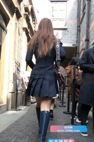 4K - 时尚长靴美女 [1.30 GB/MP4]（视频版）