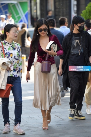 厚厚的一本‘哲学家们都干了些什么’